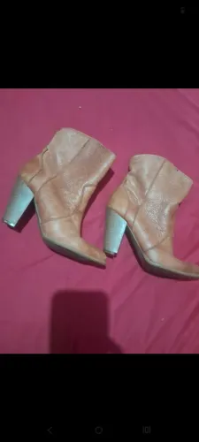 Vendo essa bota precinho super baratinho..