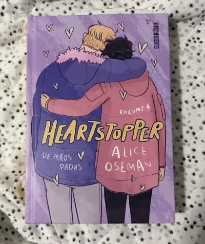 Livro Heartstopper vol. 4: De Mãos Dadas capa dura