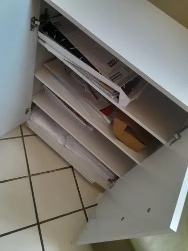 Armário multiuso com defeito