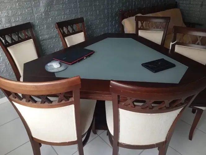 Jogo de mesa com 06 cadeiras