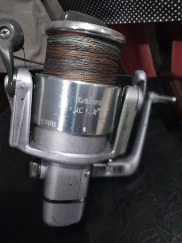 Molinete daiwa emblem 4000