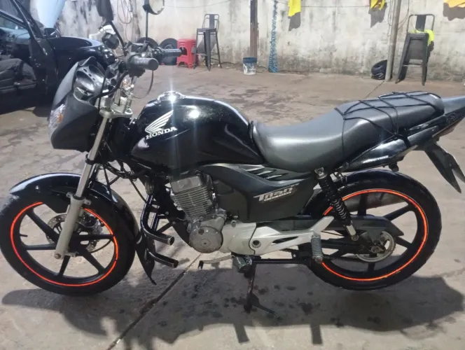 VENDO MOTO TITAN CG150