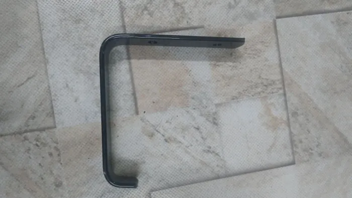 Mão francesa invertida de ferro industrial suporte reforçado . Tamanho 10 cm X 10cm 