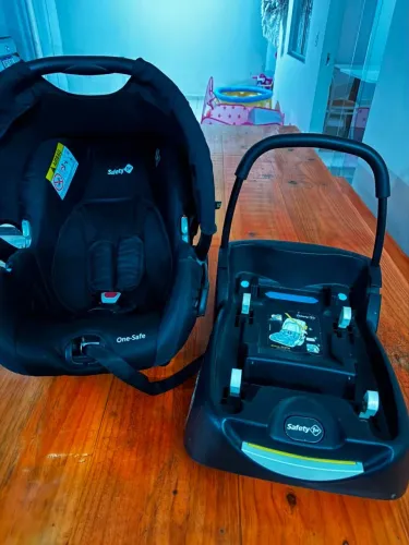 Bebê conforto com base Safety 1st