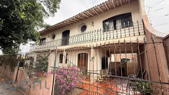 Sobrado a venda no bairro Zona 04 - Maringá/PR