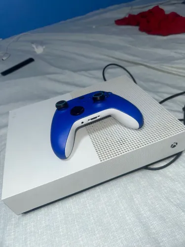 vendo xbox one, semi novo usado pouco tempo