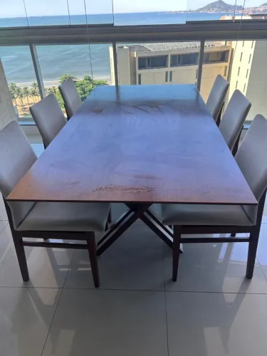 Mesa de Madeira c/ 6 Cadeiras