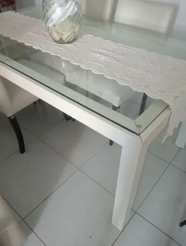 Mesa da Tok stok branca com tampo de vidro