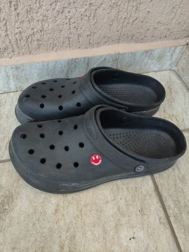 Crocs 42