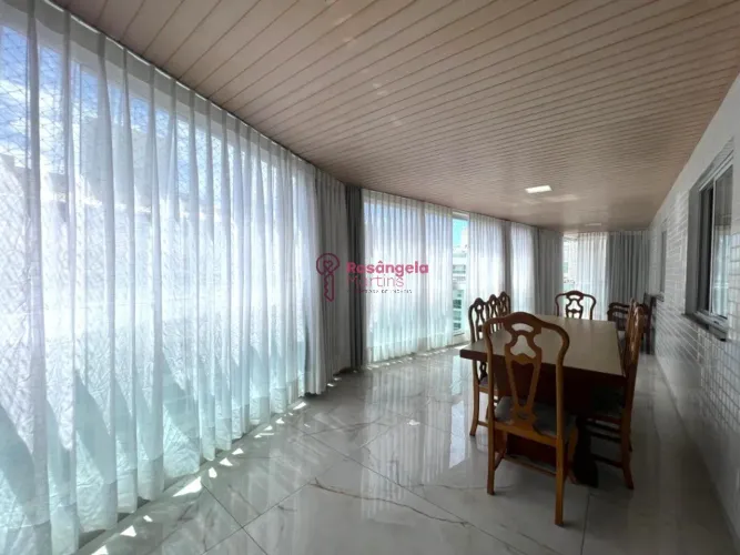 Belo apartamento alto padrão de 4 quartos, sendo 2 suítes no coração de Itapuã!