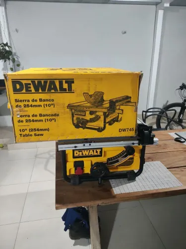 Serra circular Dewalt DW745
