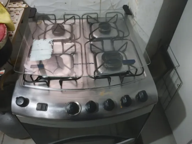 Vendo fogão ,forno elétrico e a gás.