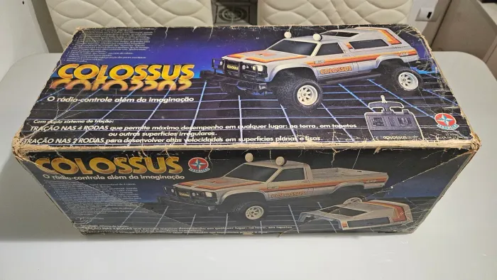 Carrinho de controle remoto Colossus