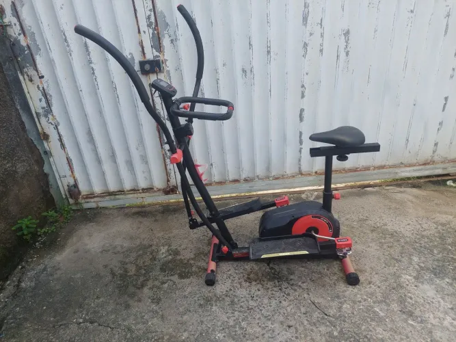 Vendo bicicleta elíptico pera exercitar e pera manter a forma física 