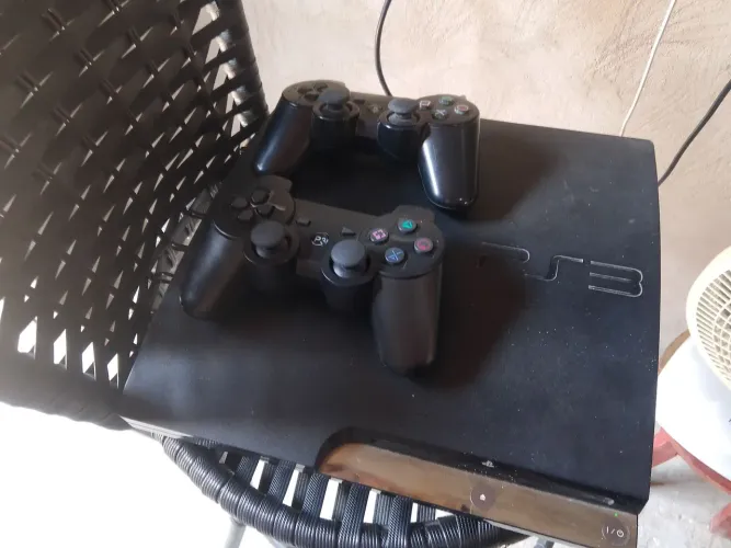 Vendo ps3 desbloqueado, 2 controle