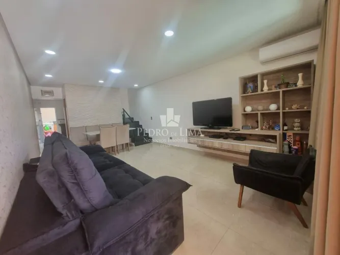Sobrado Frontal de 3 suítes, sala, cozinha, banheiro e 2 Vagas na Penha