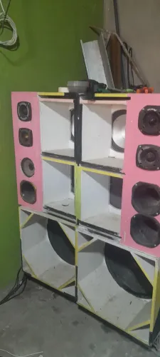Vende se um aparelho de som mecânico todo equipamento motivo de viagem telefone 9299212