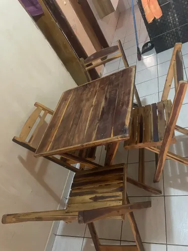 Vendo mesa de madeira 