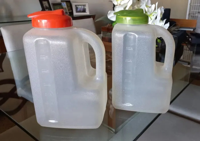 Garrafas de 4l cada, kit com 2 unidades