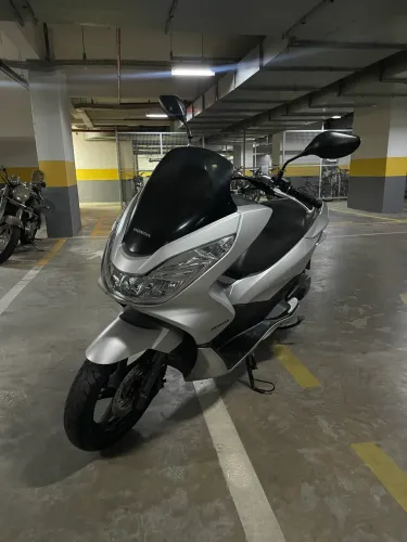 Honda PCX 150 2018 - Muito conservada 