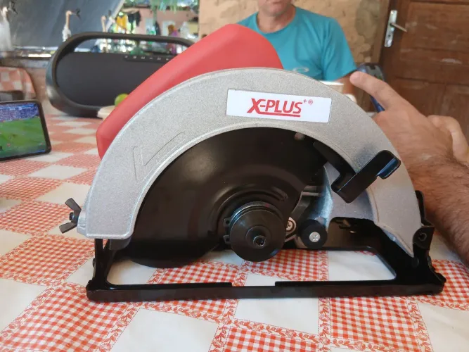 Circular ( makita) 220 wots