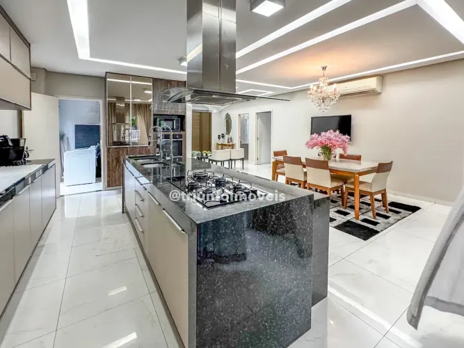 Casa Térrea Alto Padrão em Condomínio com 3 Suítes