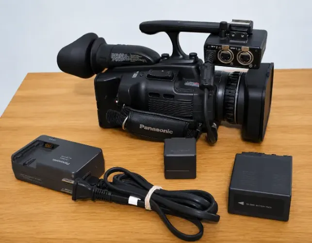 Filmadora Profissional Panasonic AG-HMC40 + Adaptador XLR + Acessórios
