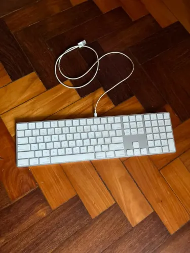 Apple Magic Keyboard com Teclado Numérico (Modelo A1843) - Original