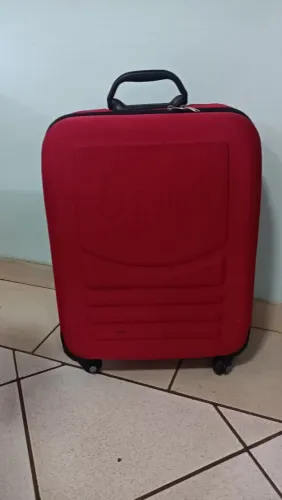 Mala de viagem vermelha
