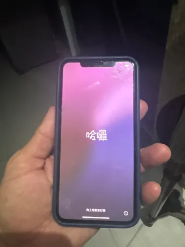 iPhone 11 Pro Max tela trincada mais funcionando normal 1.300.00