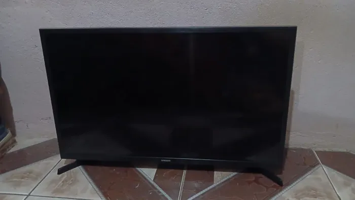 Vendo TV Samsung 32 Polegadas Para Retirada de Peças/ Conserto - TELA OK 