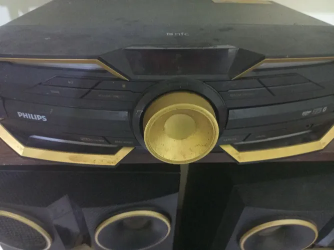 Vendo aparelho de som Phillips FX 30 semi novo em bom estado de conservação
