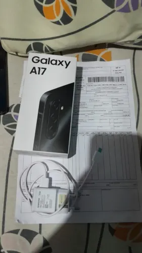 Celular A17 128 gigante novo ainda menos de um mês comprado 1000$ nota fiscal garantia
