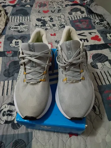Tênis Asics número 40 cinza 