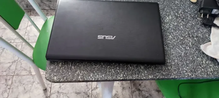 Caixa com eletrônicos, 3 notebooks, 3 HD e um gabinete completo.