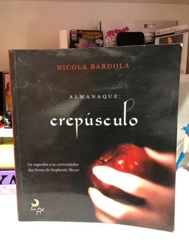 LIVRO: ALMANAQUE CREPÚSCULO (NICOLA BARDOLA)