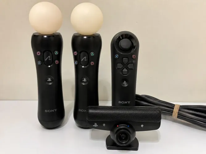 Aproveite ( Kit controles e câmera PS3)<br>1 Navigation Controller<br>1 PlayStation Camera