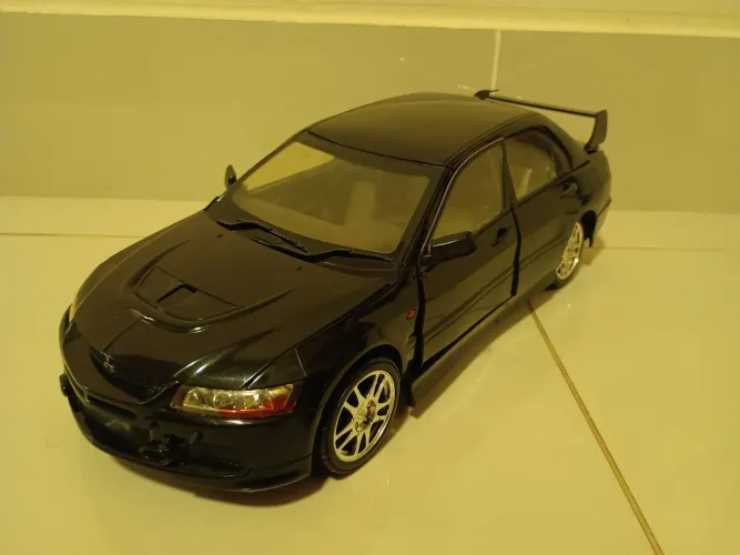 Boneco miniatura Mitsubishi lancer Evolution 1:12 roadbot Transformers