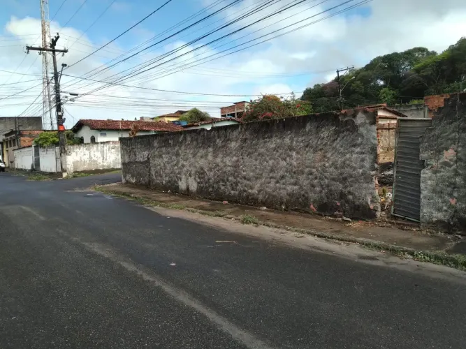 Imóvel para venda tem 342 metros quadrados em Camaçari de Dentro - Camaçari - BA