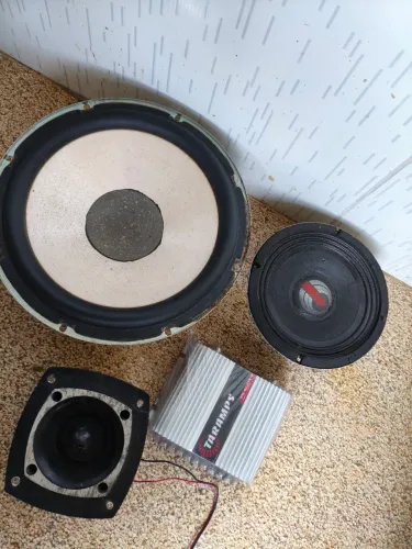 Kit completo para montar uma caixa, 1 subweer, 1 twitter, 1 módulo, mais 1 boca . Tudo ok!