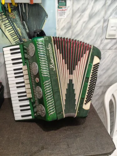 Sanfona mascarheia 80 baixos
