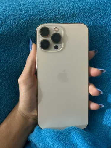 IPHONE 13 PRO MAX dourado 256 g semi novo tenho a caixa