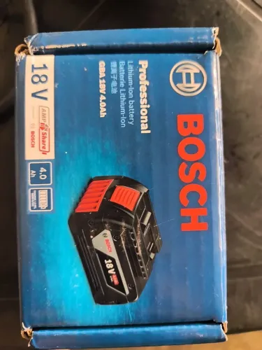 Baterias Bosch 18 v 4AH nova.