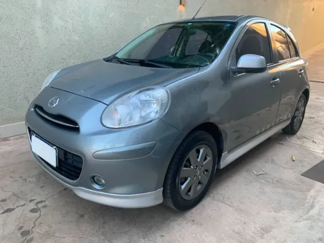 Nissan March SR 1.6 16V Flex Fuel 5P 2014