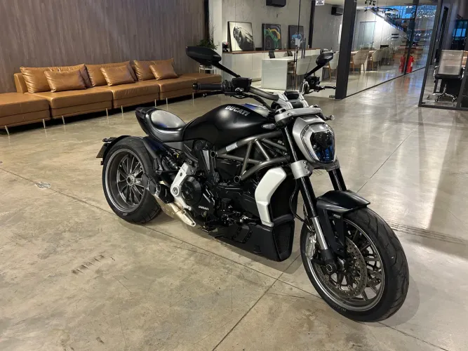 Ducati DIAVEL DARK