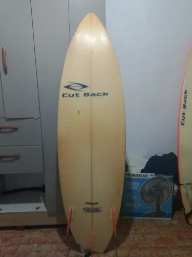 Prancha de surf marca:  Cut Back 5.11