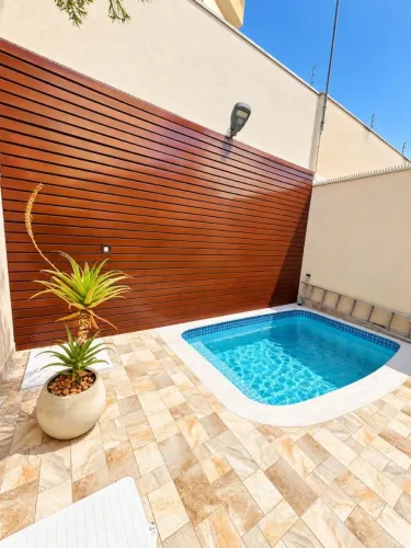 Casa em Bairro Nobre com 3 Suítes, Piscina Aquecida e Área Gourmet.