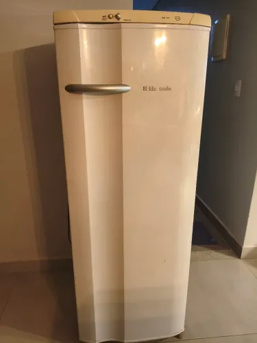 Geladeira Eletrolux RE29