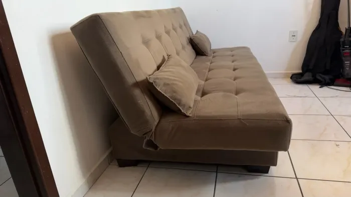 Sofá-cama marrom seminovo à venda!