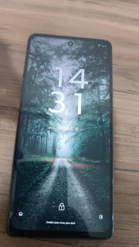 Moto g75 - com trinco na tela, não interfere em nada